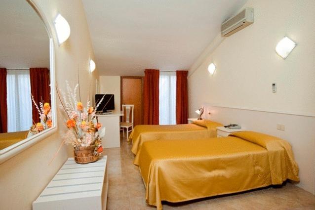 Hotel Massimino Anguillara Sabazia Habitación foto